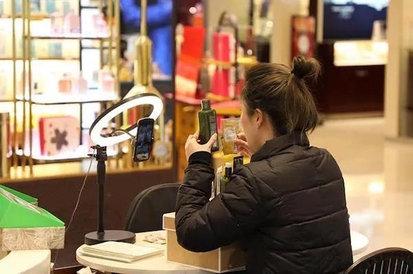直播教程：女主播的直播氣氛帶動(dòng)和節(jié)奏
